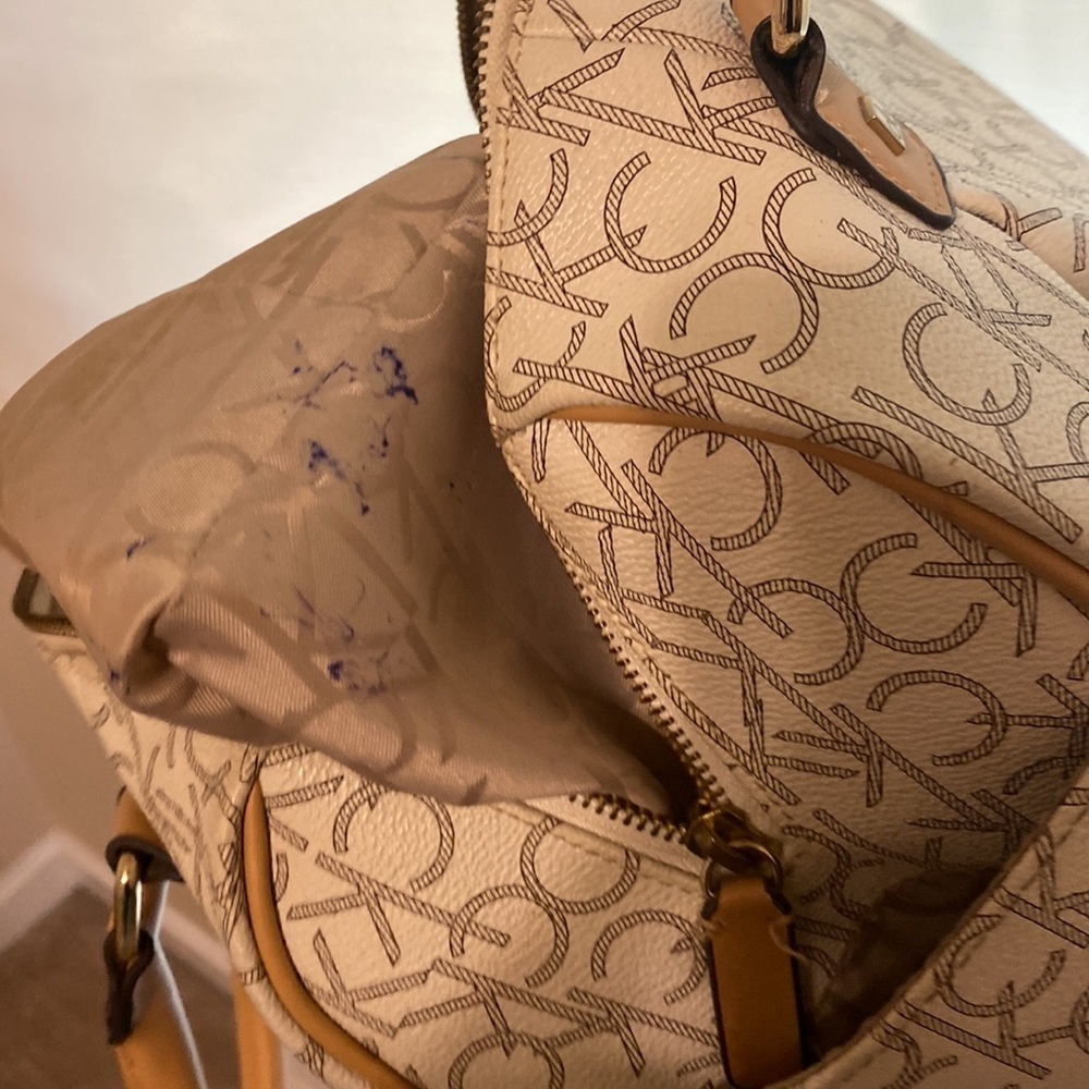 Calvin Klein women’s bag lightly use stains inside - Picture 5 of 10